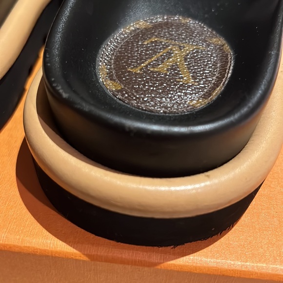 Louis Vuitton Pillow Slide - Picture 5 of 14